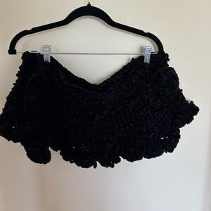 90s Hand knitted black shawl w/ flower detail